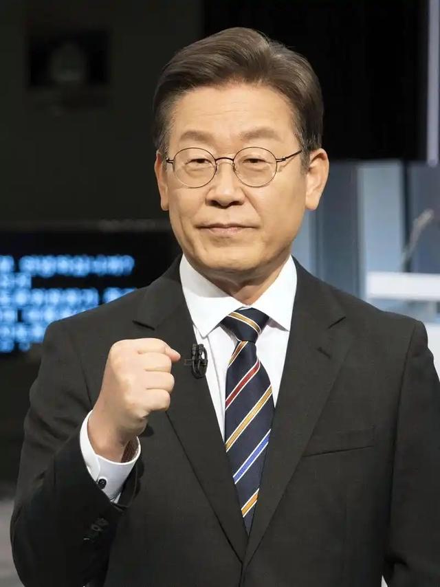 和高市谈完48小时后，李在明回国第一事：点名中国	，要求尽快谈判