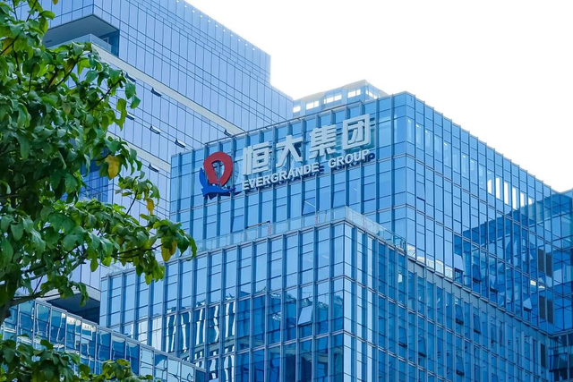 丈夫跟许家印是好朋友，妻子选择投资恒大，如今亏掉了200亿