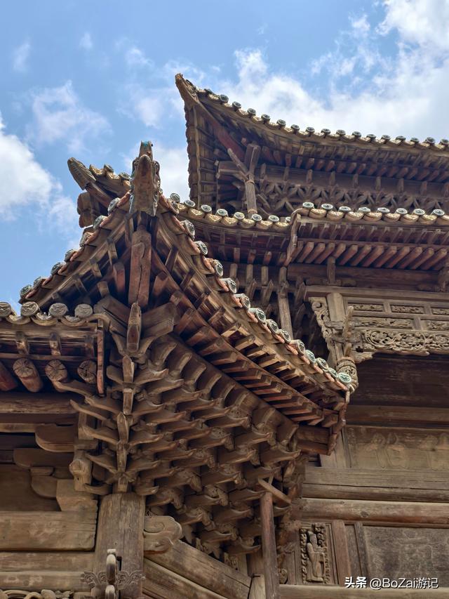 窄巷闯进城隍庙，古柏广场豁然开朗，压缩美学惊艳