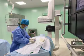 呼吸不畅原是肺血管“漏气” 介入手术为慢阻肺老人补“漏”图片