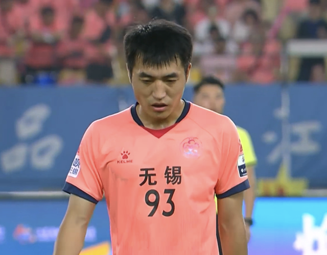 随着南京1-1徐州，无锡0-0，南通10连胜，苏超最新积分：8强定2席