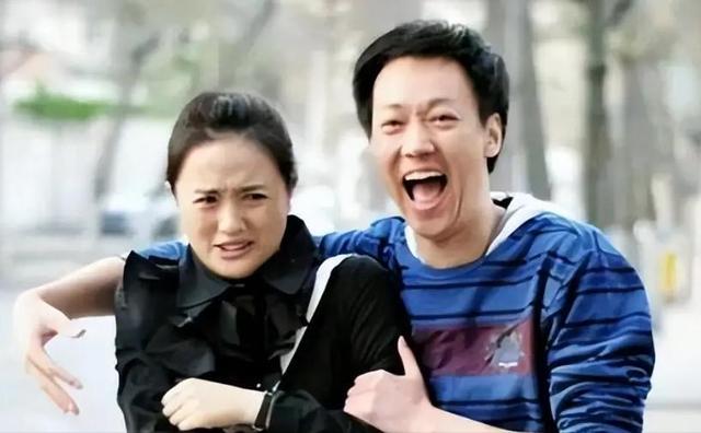 朱媛媛去世不到1年，52岁辛柏青现身春晚彩排	，恶心的一幕出现了