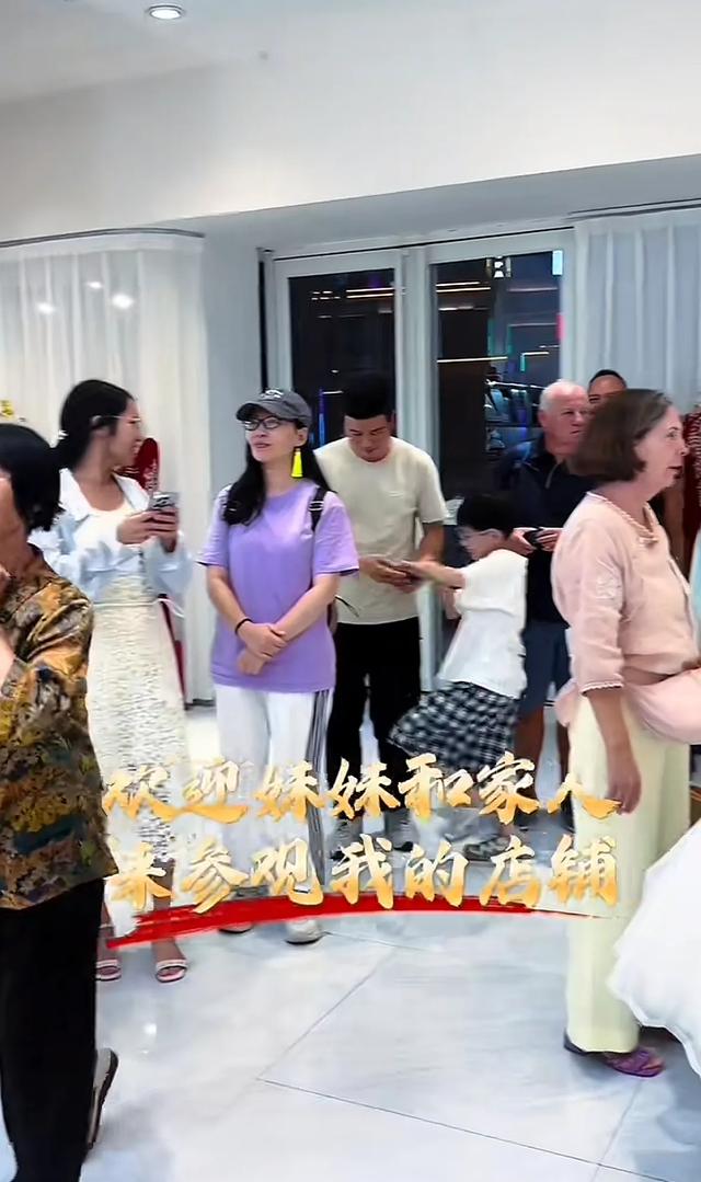 比利时女孩黄楼认亲结束，和养父母去北京旅游，离别前生母后悔了