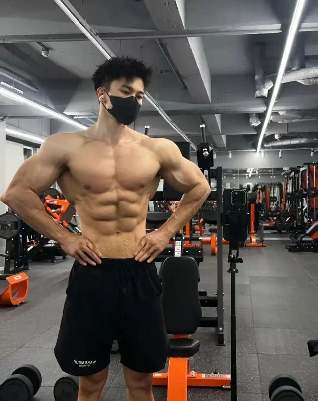健身博主下海做人体肌肉咖啡这八块腹肌可遇不可求视觉效果很震撼