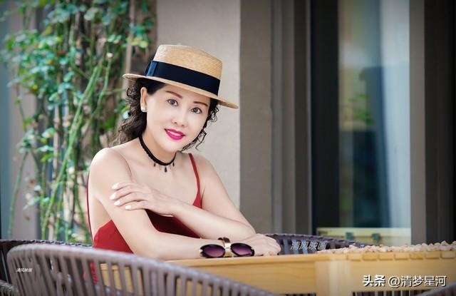 两性关系；不管你信不信，女人过54岁，都有如下7个症状，要接受