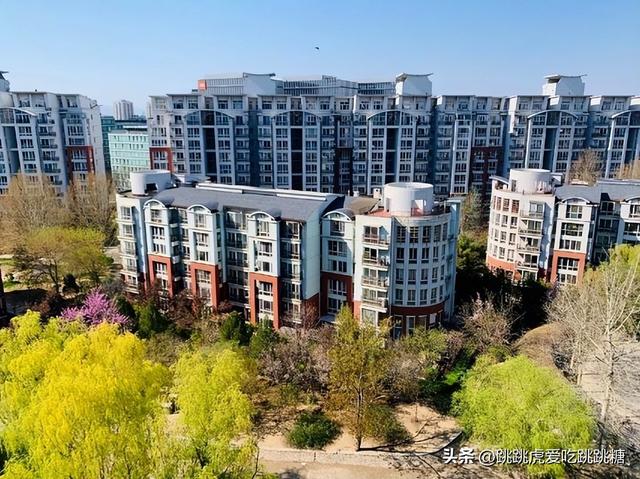 曹德旺预言要成真？若不出意外，2026年房地产或将面临5大转折