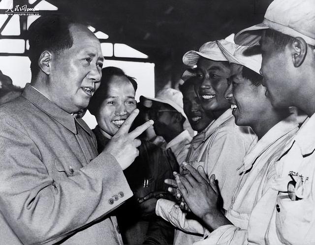 1941年李讷保姆遭奸杀，26名警卫员集体脱裤子跳河，成功锁定真凶