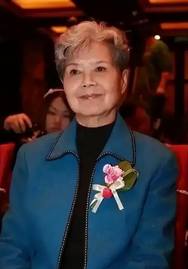 南下女干部忆南下杭州，许多习惯不适应，上厕所对女同志是大难题