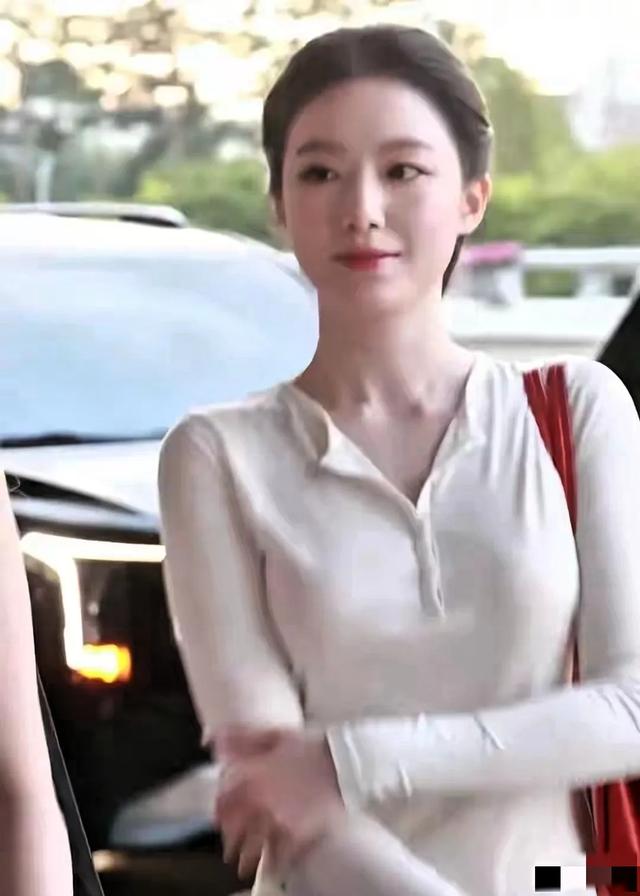 她长的太漂亮了，演技也很好的，可一直没火起来，到底是什么原因