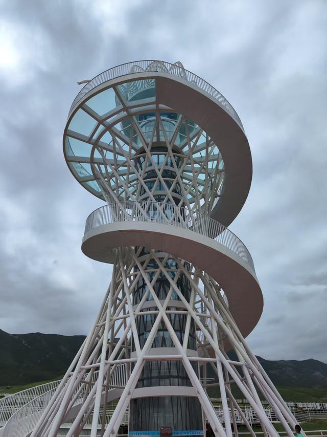 祁连山下的世外鹿苑