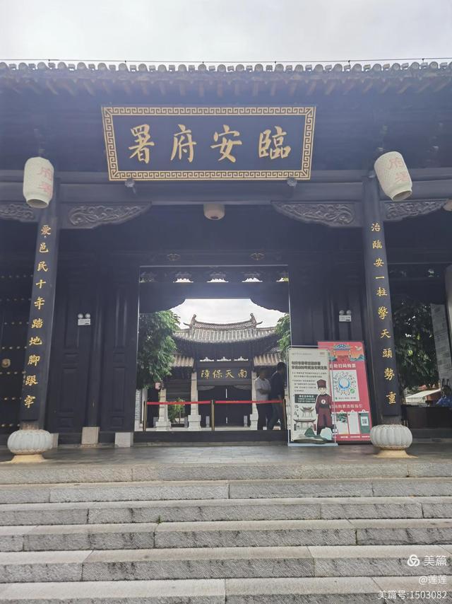 滇南邹鲁半榜誉：朝阳楼耸东城岿 一柱擎天迎新晖