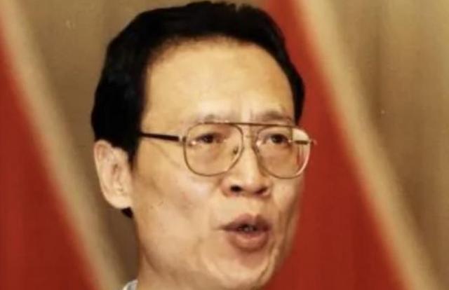 他47岁成为少将，54岁担任省委书记，人民至今没有忘记，为人清廉