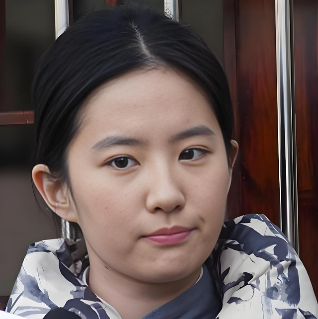 我的天！刘亦菲真人居然长这样？素颜我直接看傻了