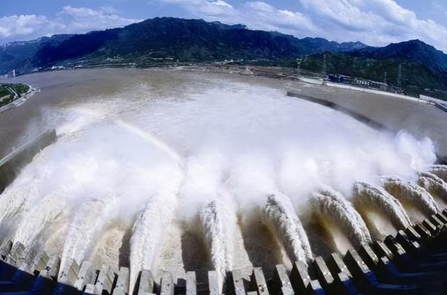 三峡大坝“账本”曝光！投资2500亿，运行20余年，如今回本多少？