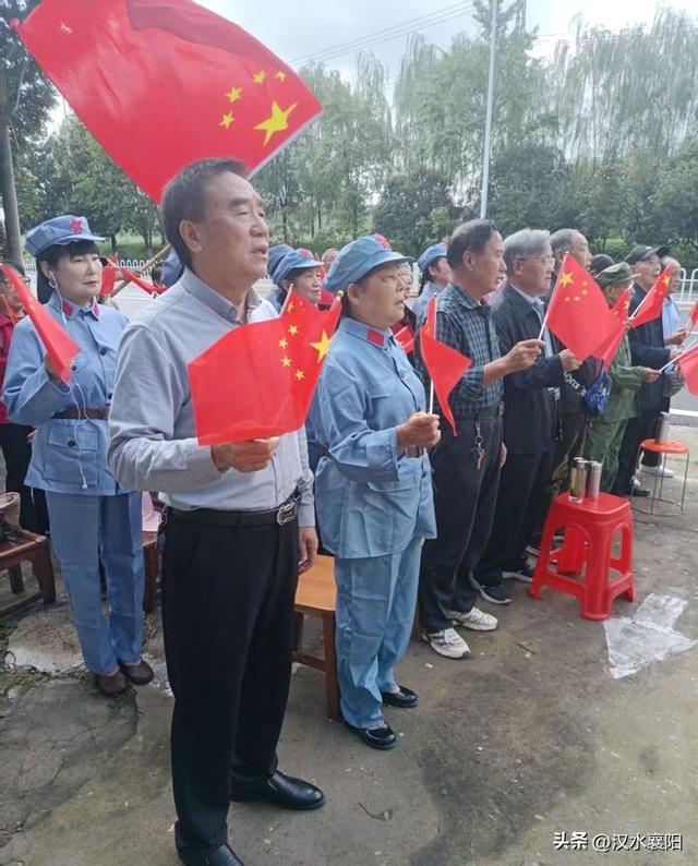 志愿欢歌庆双节，文化飘香满襄阳