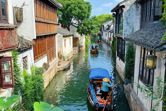 原住民搬走后，没了烟火气的古镇，还能叫古镇吗？