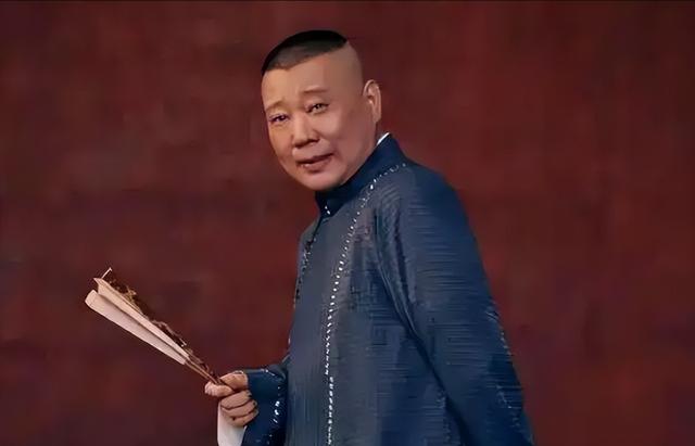 郭德纲一家现身上海，王惠穿绿裙胖到没脖子、10岁郭汾阳眼斜嘴歪
