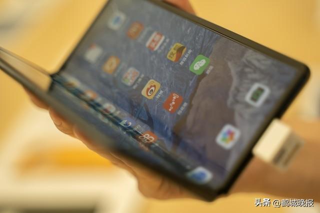 苹果折叠 iPhone 定了！2026 上市，三星独家供屏藏技术大招