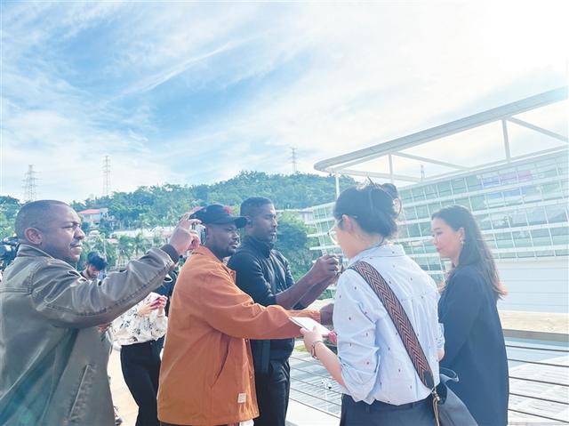 “全球南方”媒体记者走进cdf三亚国际免税城、三亚国际游艇中心