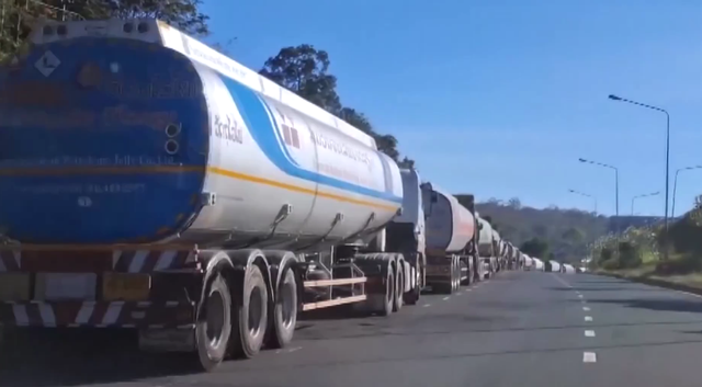 老挝上万大军集结边境？泰柬激战正酣，“突然下场”准备帮谁？