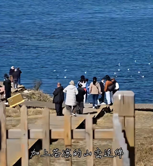 俞敏洪新疆旅行，大早上喝“上马酒”，还跟美女老板一起走秀