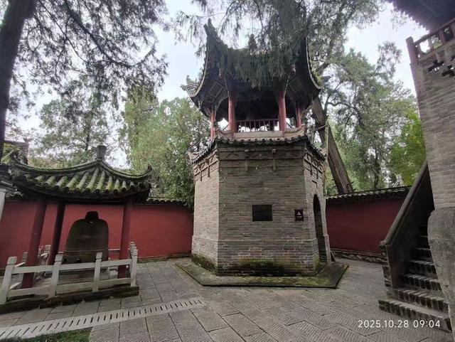 参观勉县武侯祠