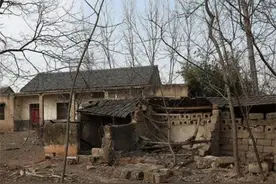 16年湖北公公给儿媳挑水洗澡，婆婆既羞又恼，亲眼看后却选择默认图片