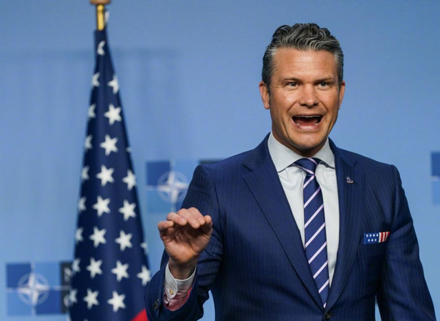 美军连夜通告全球，特朗普想通了：对中国不能来硬的，对华策略出现新变化