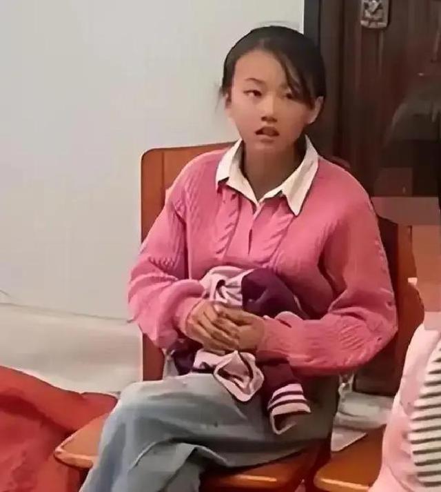 宁夏一笑成名拒绝百万签约的小女孩	，现在成了这样