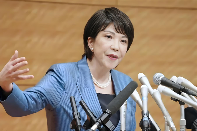 上百架美军机集结亚太	，只等特朗普下令，中方上千艘船严阵以待