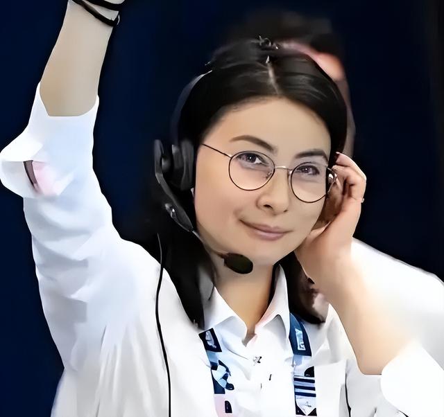 央视对郭晶晶的称呼变了，三字之差释放强烈信号，霍震霆全说对了
