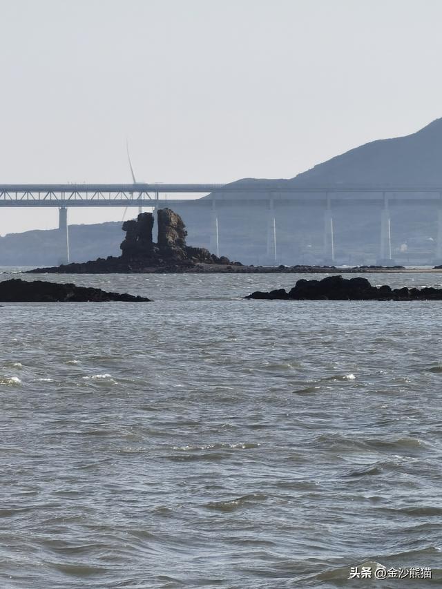打卡屿头岛厝梁礁"一线天" 登上平潭岛 双龙连续第三年千里走双骑3