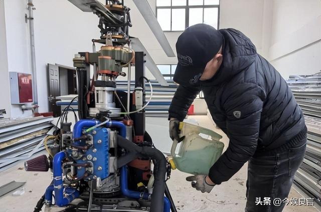 后续！网红开飞机直播坠机身亡，飞机花了35万，烧的只剩一条腿了