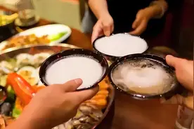 去河北喝了顿酒，才知道原来河北人酒桌上有这5条规矩，涨见识了图片