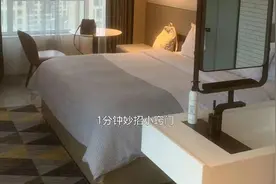 住酒店退房时，切记别忘了带走6样东西，酒店员工：不拿就亏大了图片