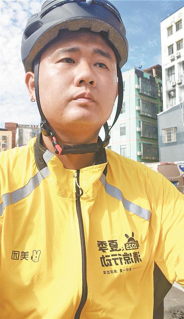 “啥都没有顺手快”！厦门外卖小哥送餐途中挺身灭火