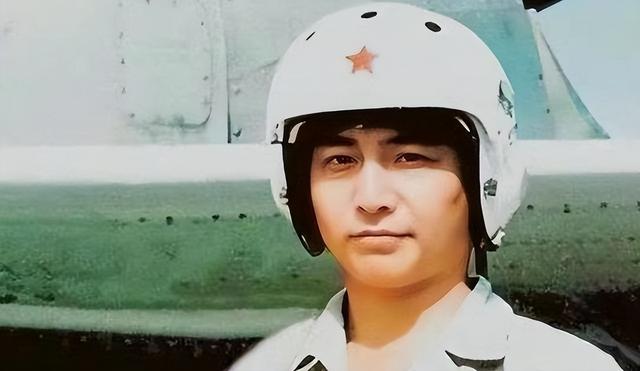 南海撞机王伟成功跳伞，为啥10万人都找不到他？直到20多年后才懂