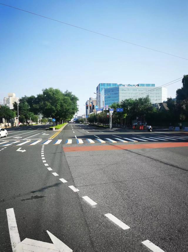 周日清晨的北京街道