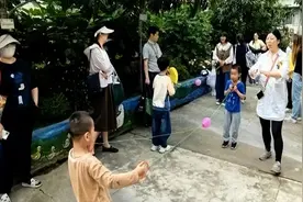 在欢声笑语中，点亮孩子童年欢乐时光图片