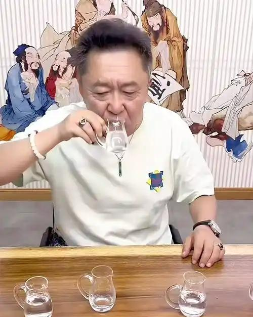 成“老赖”不到3天，于谦被扒底朝天	，官方下场，终步入何炅后尘