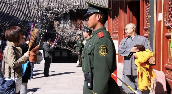 中国有一寺庙，庙不大，却有武警24小时站岗，究竟有何过人之处？