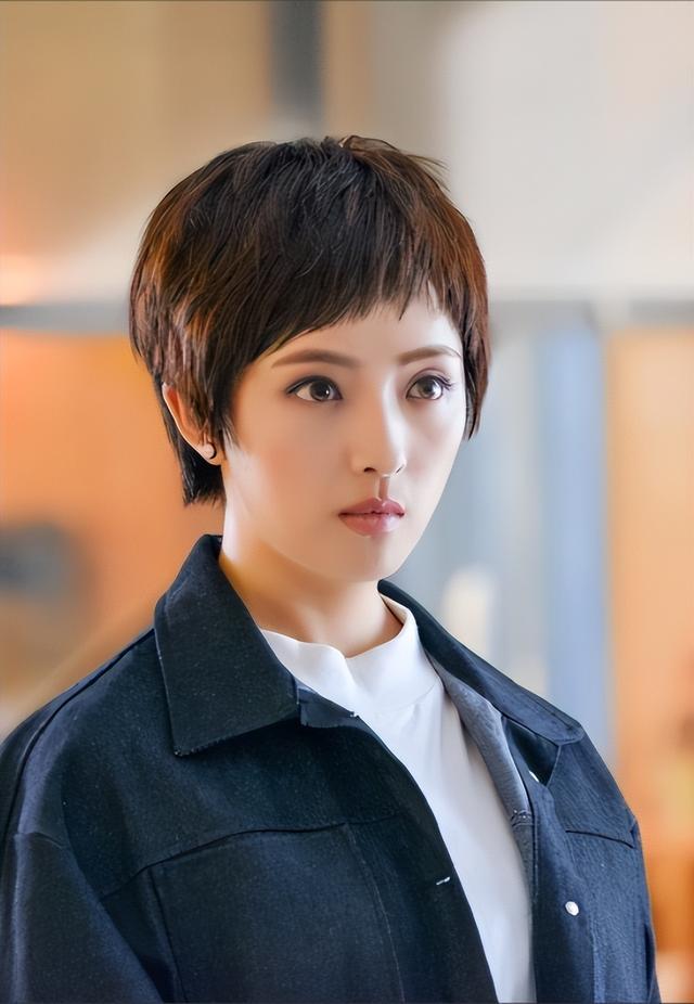 戏里“父女”戏外夫妻，相差10岁却因戏生情，如今儿子都已经15岁