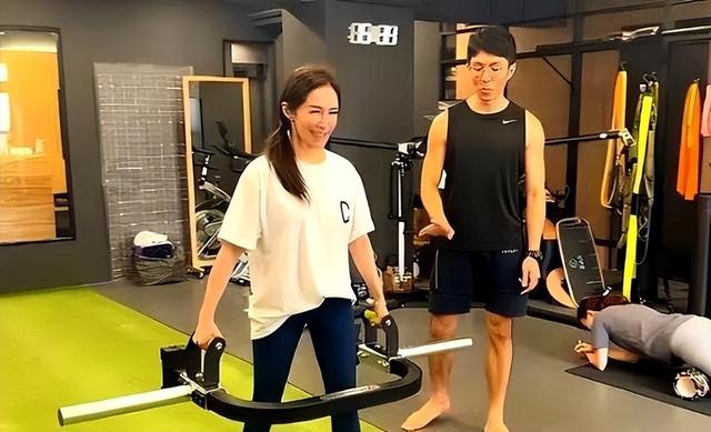 色是一把刀，“纵欲过度”的萧亚轩，终究走到了这一步！