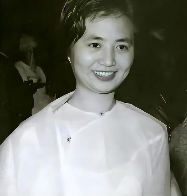 陈毅夫人张茜颜值高有才华，41岁与周总理合影，遗憾52岁英年早逝