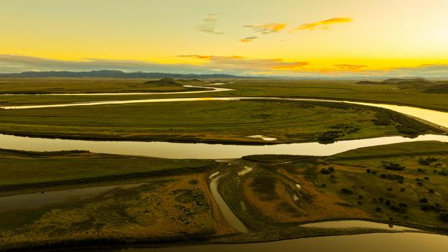 若尔盖大草原上的黄河九曲第一湾