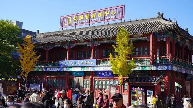 这个季节总要去趟正定，去邂逅那迷人的古建红和金秋黄！