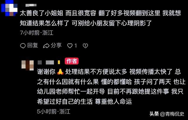 女孩打翻水杯后续：母亲正脸被扒，疑出言反驳网友，丢人丢到国外