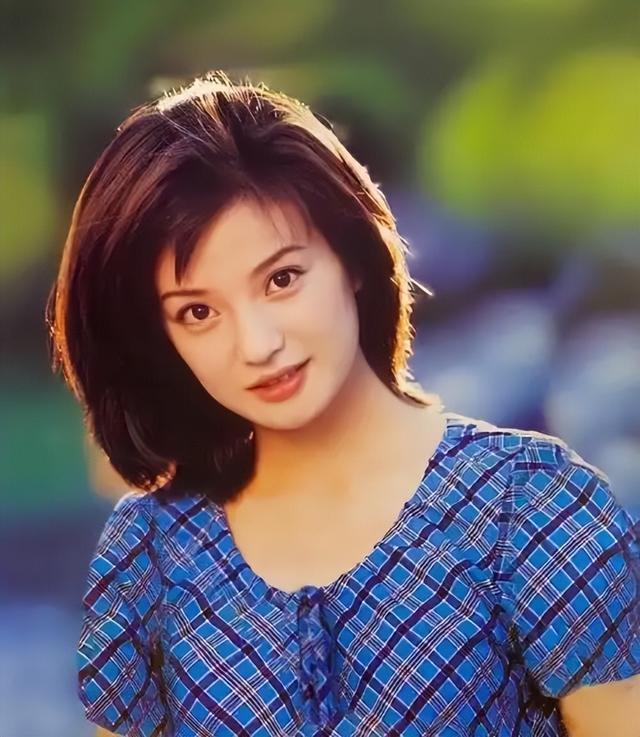 封杀四年，49岁赵薇突传消息，因胃癌去世传闻5个月前就真相大白