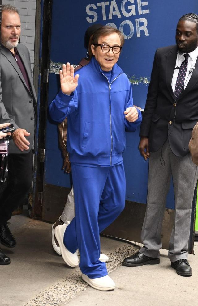 成龙哽咽谈父子关系：71岁才懂陪伴比成就更重要