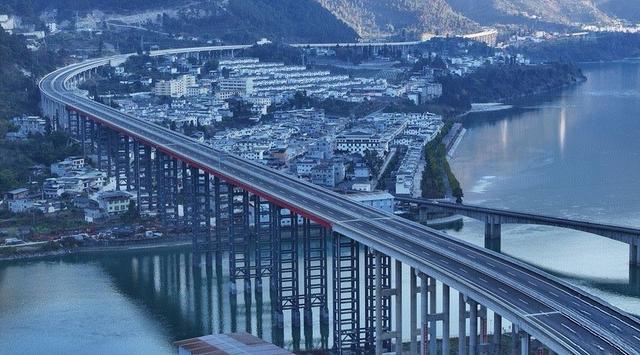 川西自驾圈炸锅了！成都3.5小时飙拢海螺沟，网友：真是绝美天路